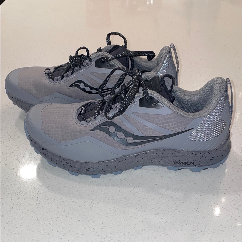 Gray Saucony ICE Trail Running Shoes